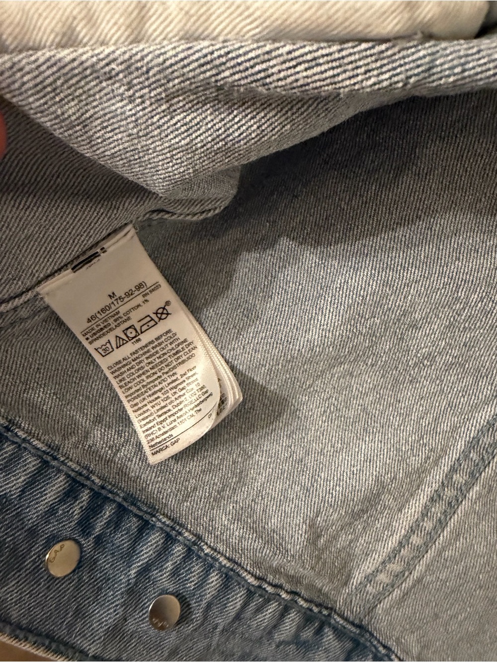 GAP Classic Light Wash Denim Jacket - Pale Blue - Picture 4 of 5